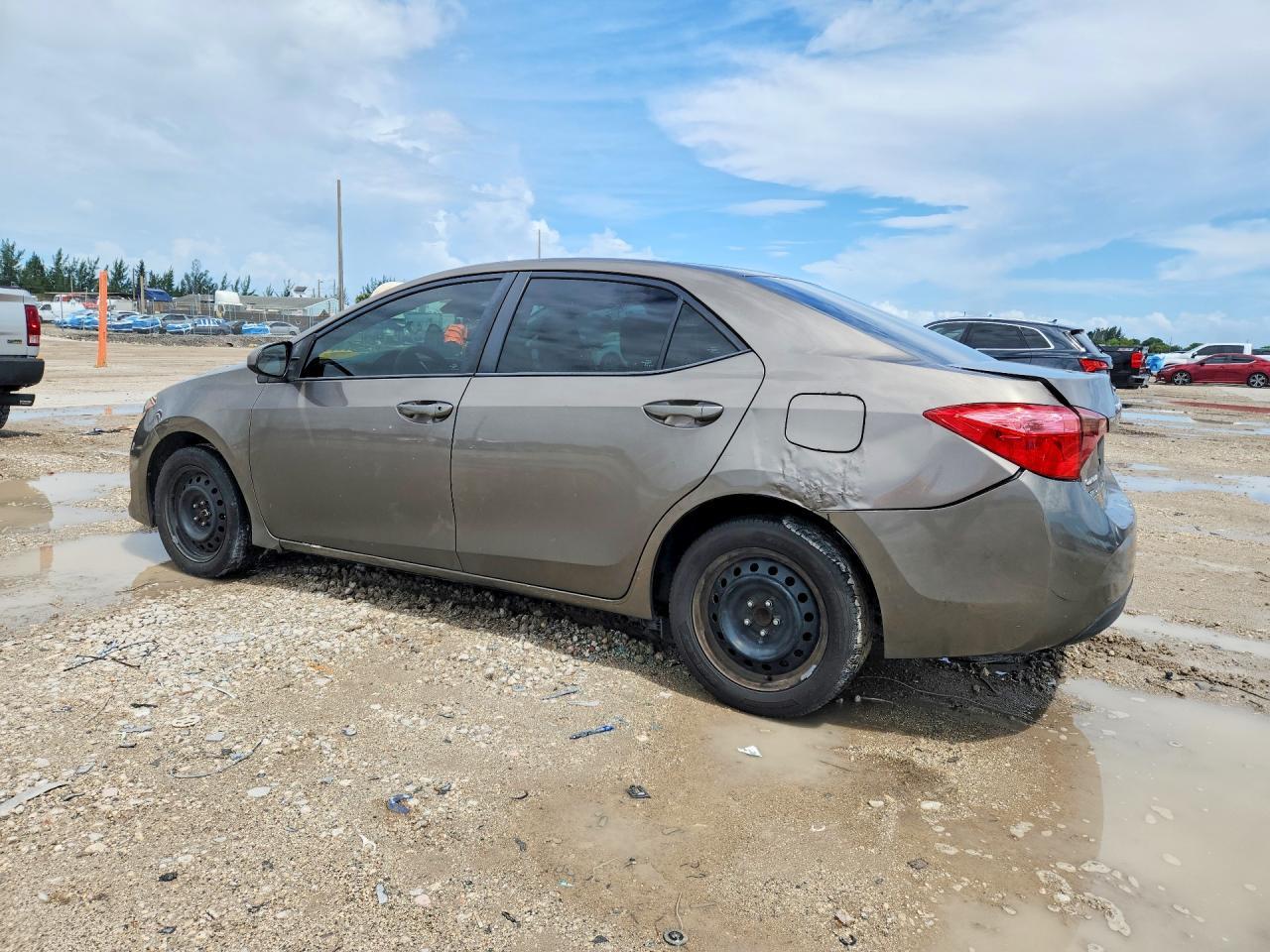 2018 TOYOTA COROLLA LE — Фото 2 из 12