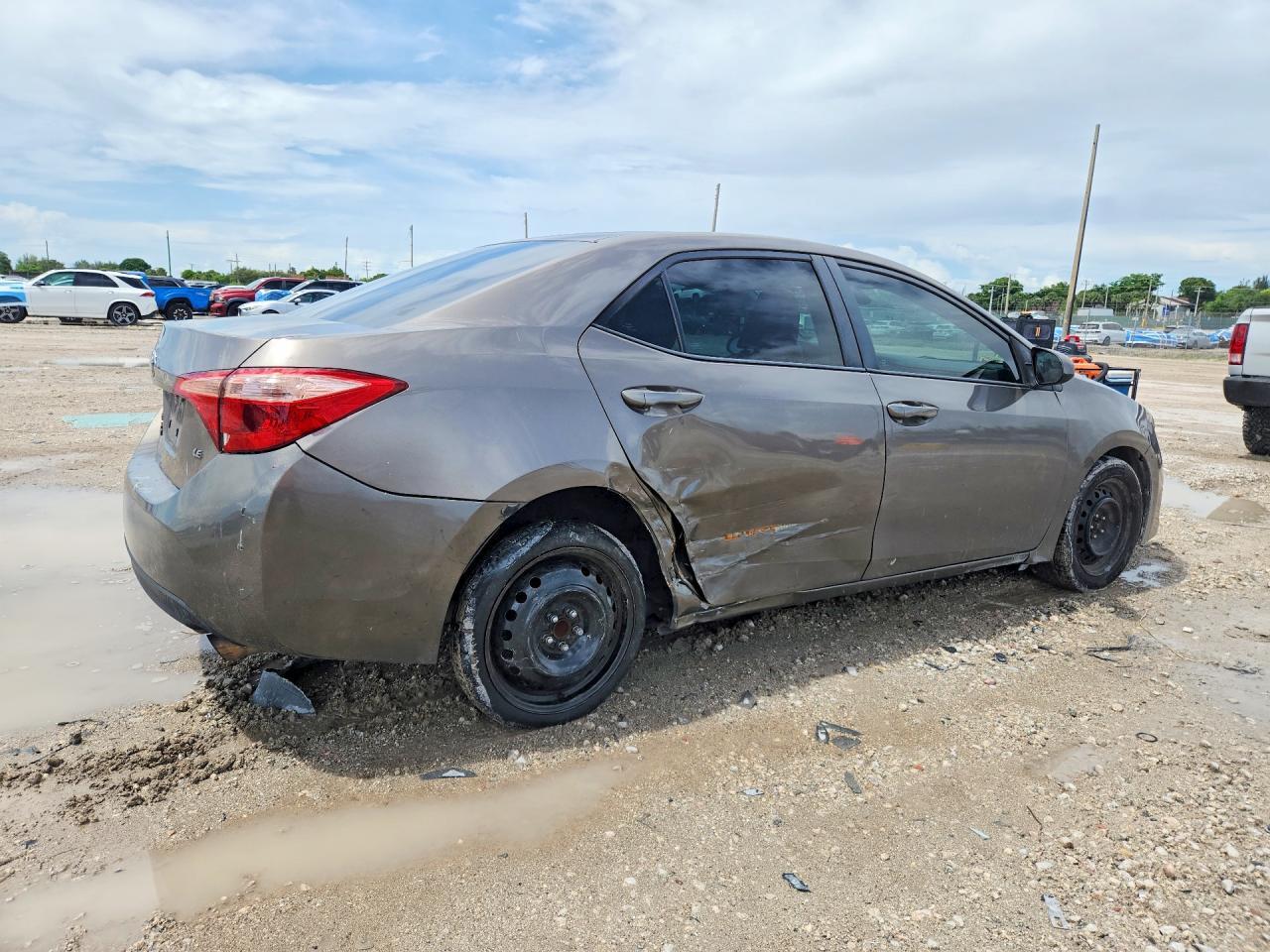 2018 TOYOTA COROLLA LE — Фото 3 из 12