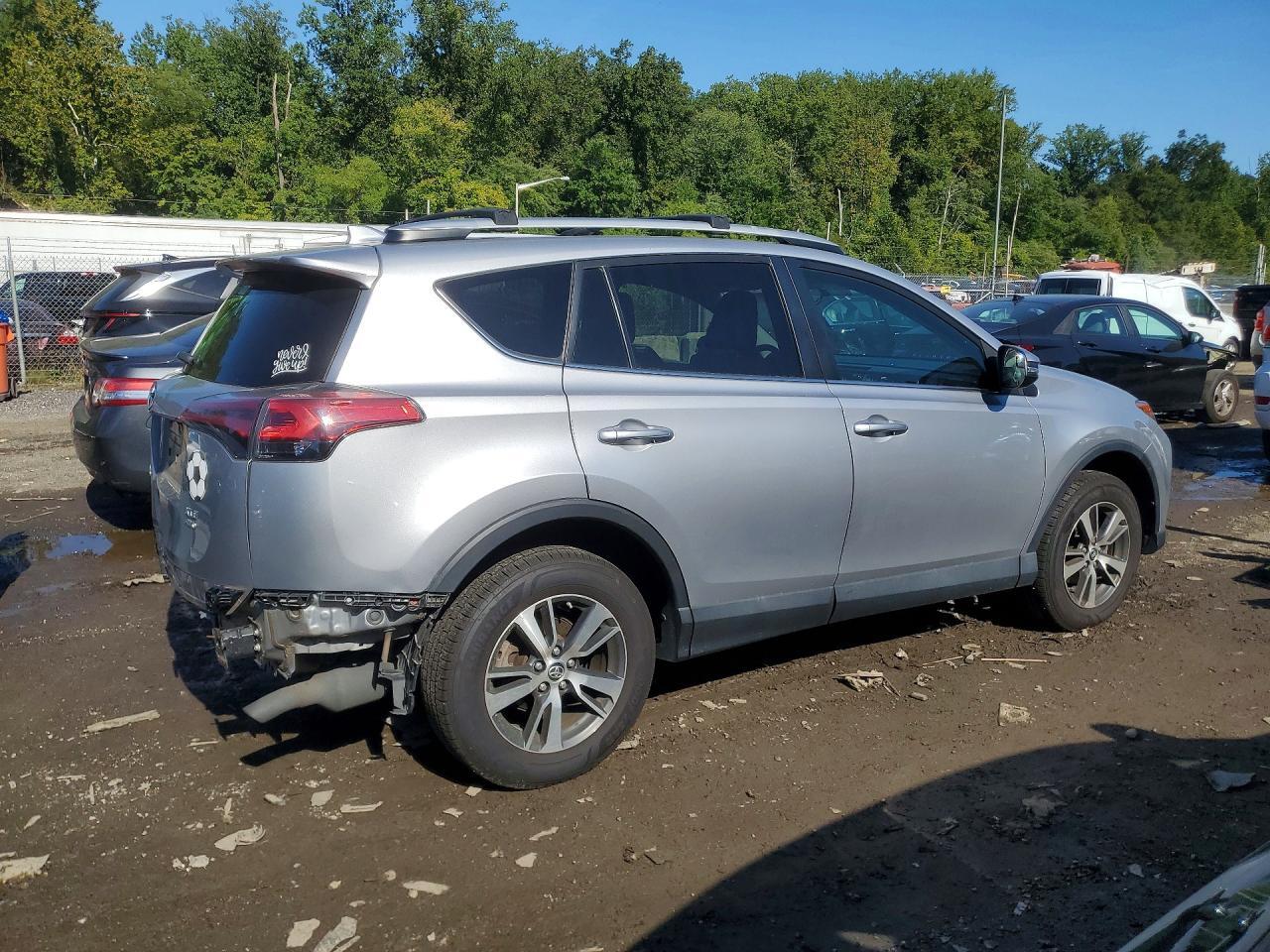 2016 TOYOTA RAV4 XLE — Фото 3 из 13