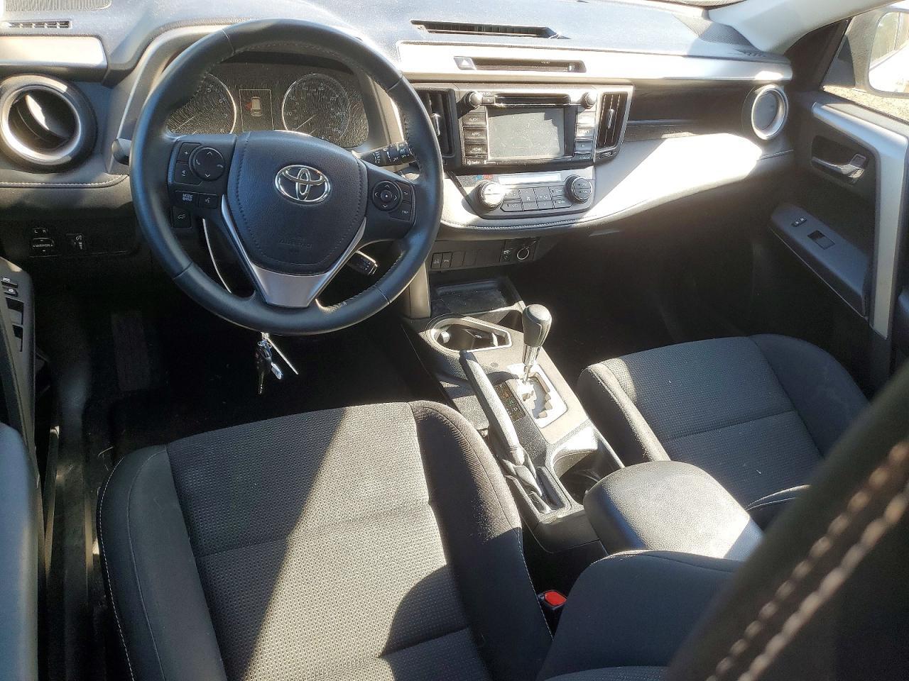 2016 TOYOTA RAV4 XLE — Фото 8 из 13