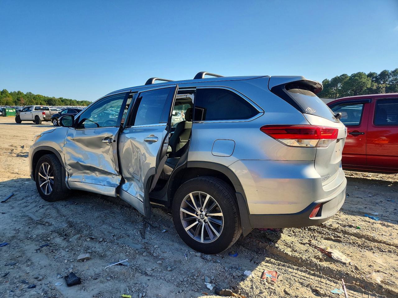 2018 TOYOTA HIGHLANDER XLE — Фото 2 из 13