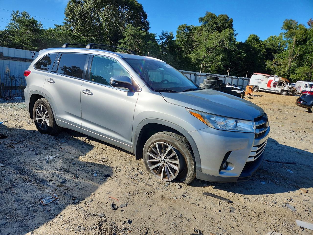 2018 TOYOTA HIGHLANDER XLE — Фото 4 из 13