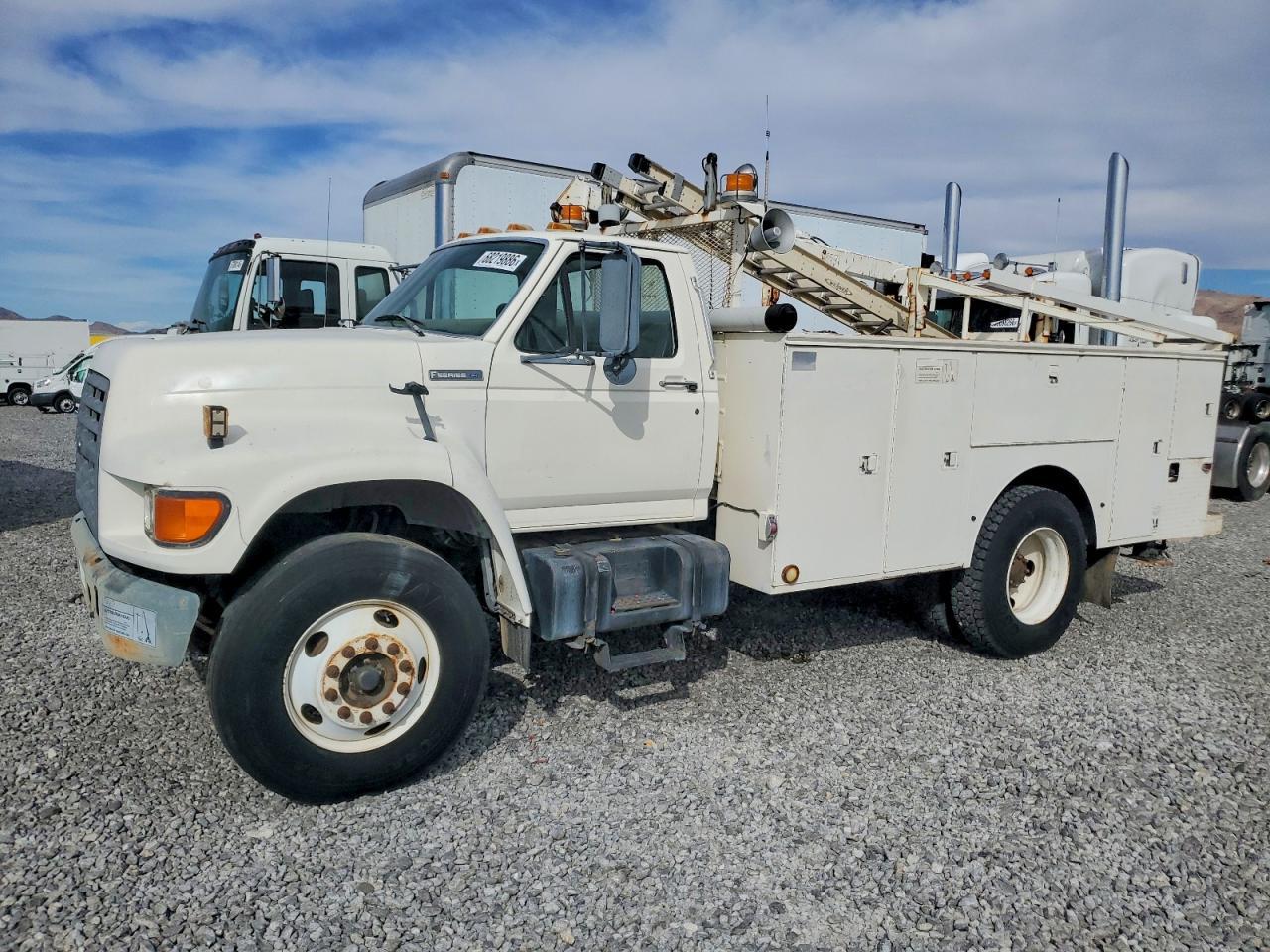 1997 FORD F800 UTILITY / SERVICE TRUCK — Фото 2 из 10