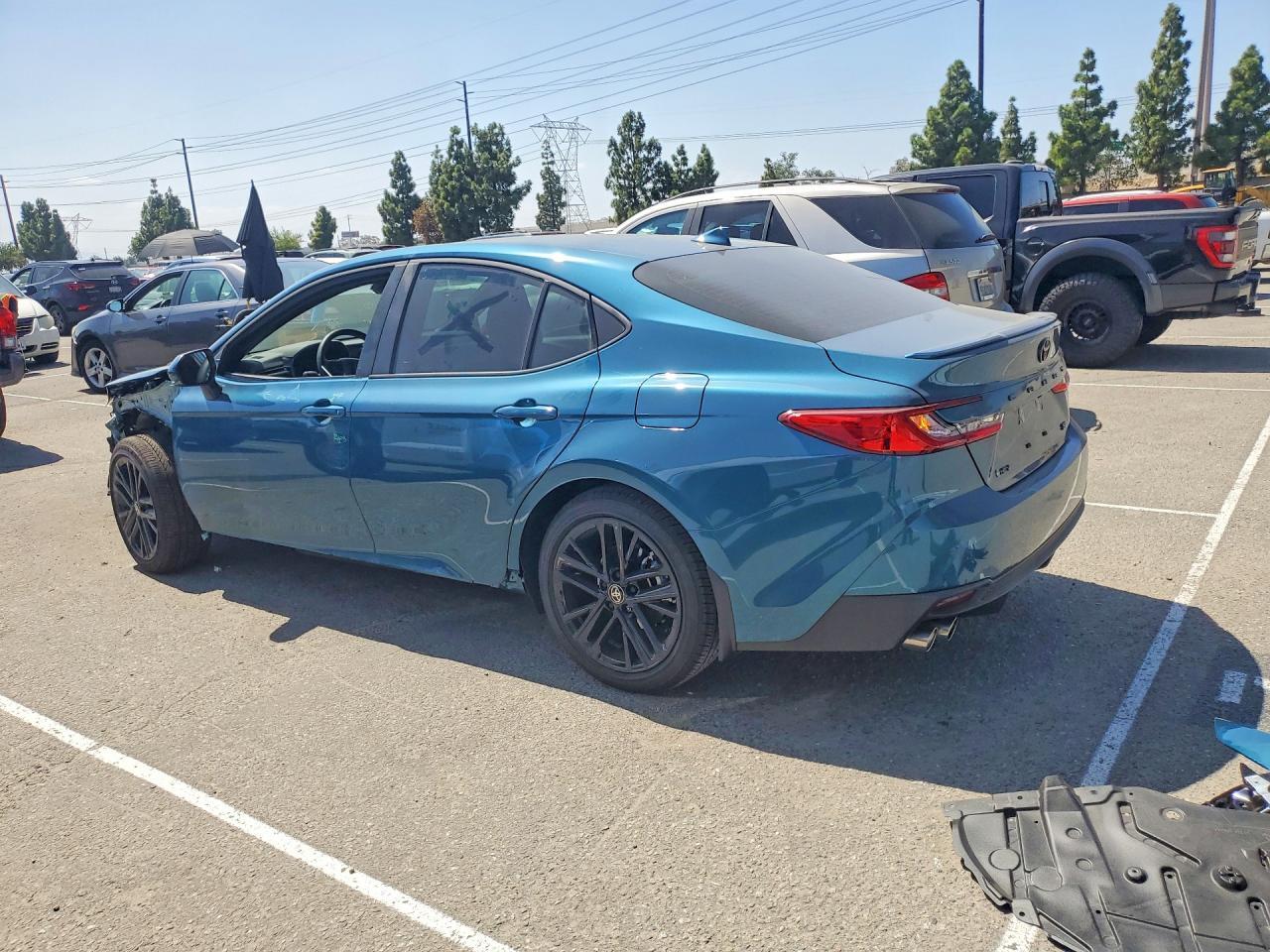 2026 TOYOTA CAMRY SE — Фото 2 из 13