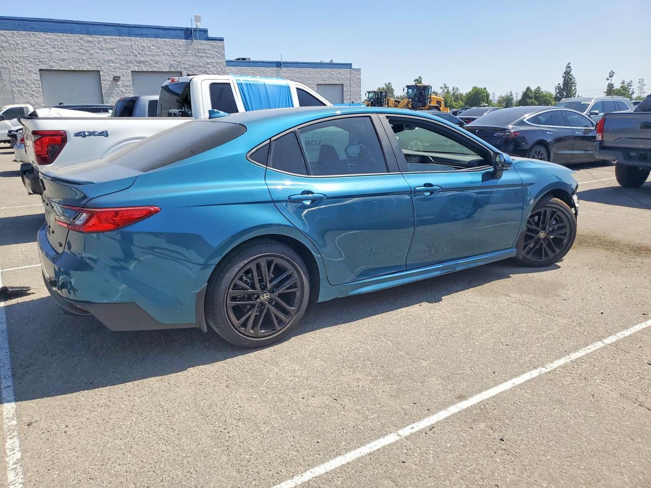 2026 TOYOTA CAMRY SE — Фото 3 из 13