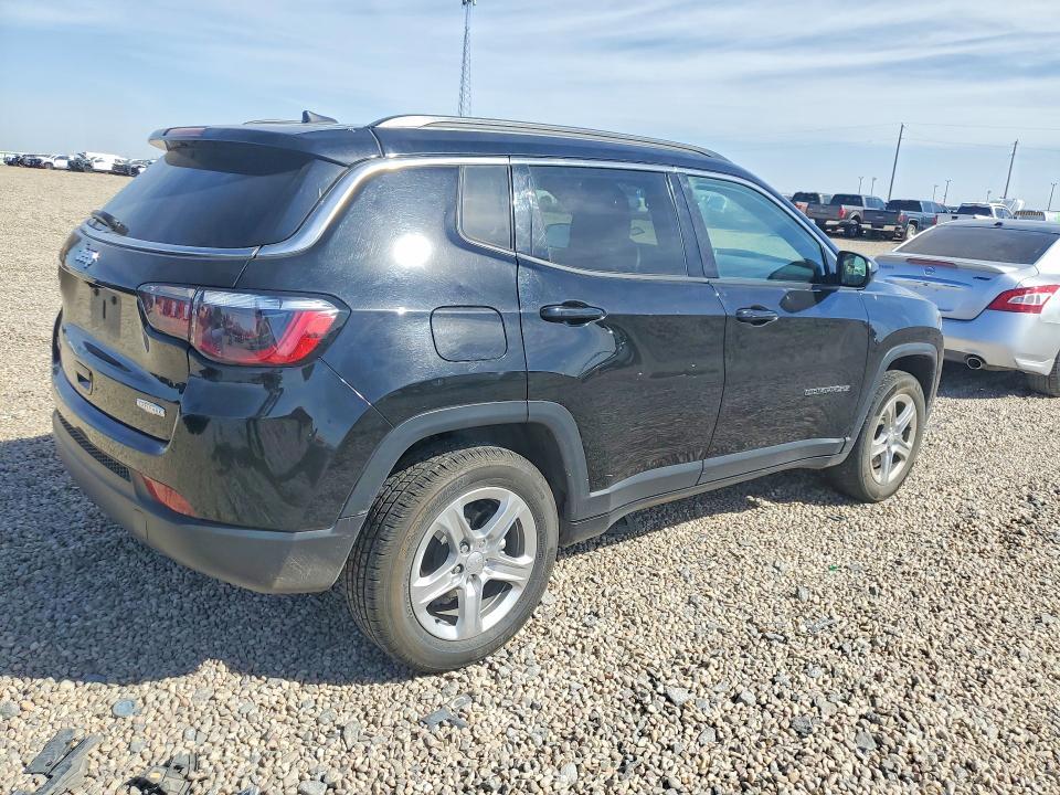 2024 JEEP COMPASS LATITUDE — Фото 3 из 13