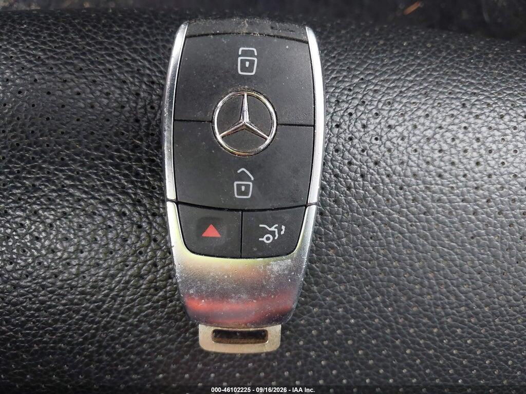2020 MERCEDES-BENZ C 300 4MATIC — Фото 11 из 16