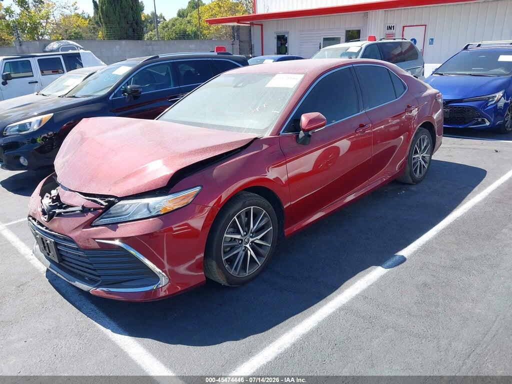 4T1F11AKXNU711259 2022 TOYOTA CAMRY photo no. 2