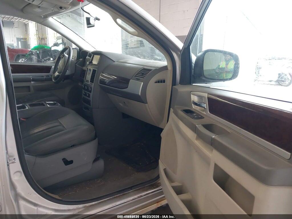 2A4RR5DX0AR193527 2010 CHRYSLER TOWN & COUNTRY photo no. 5