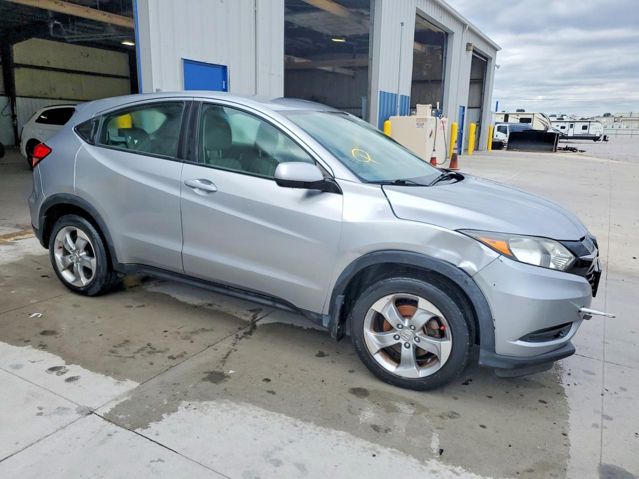 2017 HONDA HR-V LX — Фото 4 из 13