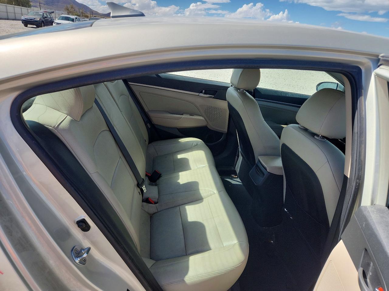 2017 HYUNDAI ELANTRA VALUE EDITION — Фото 10 из 12
