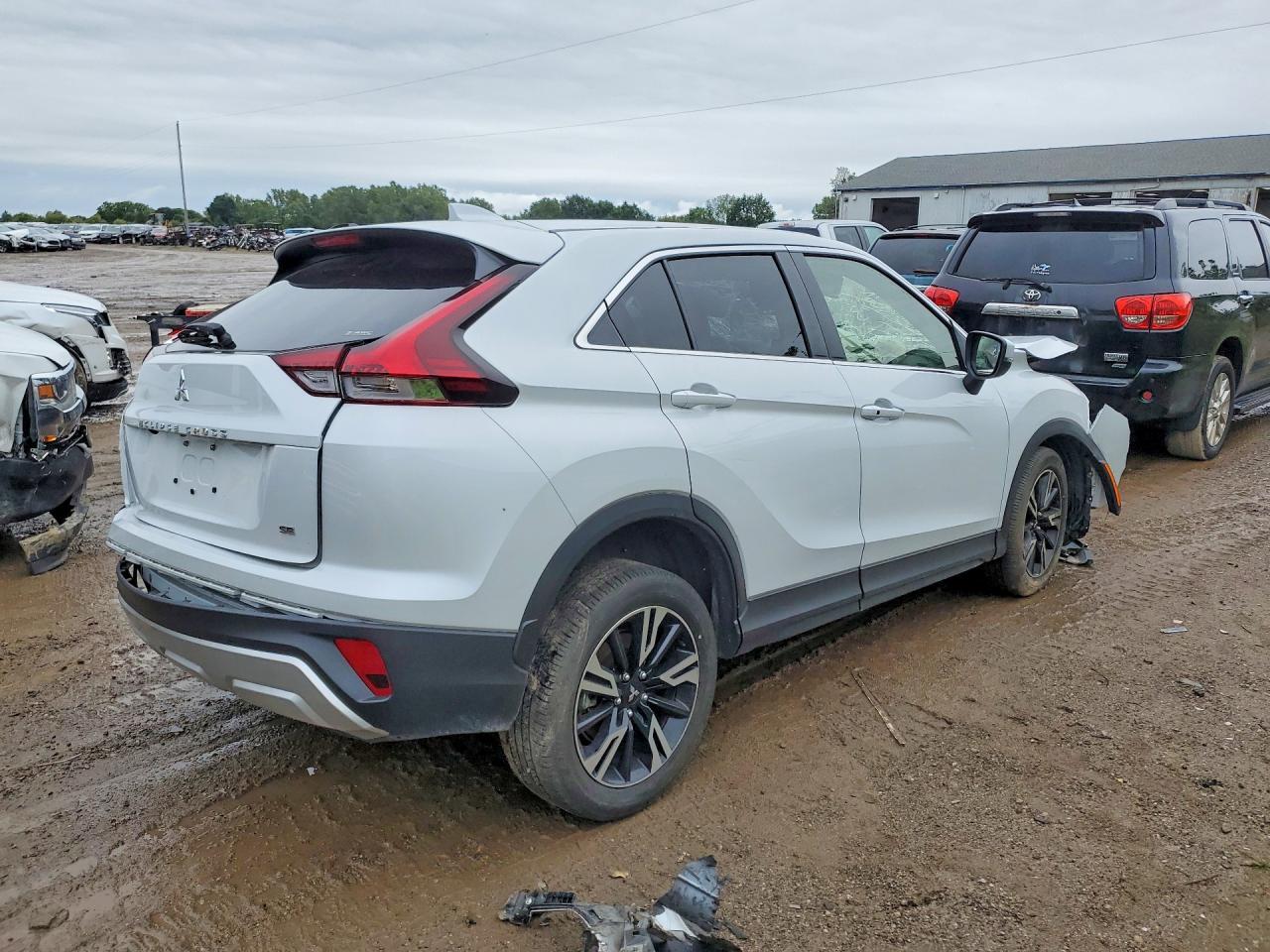 2025 MITSUBISHI ECLIPSE CROSS SE — Фото 3 из 13