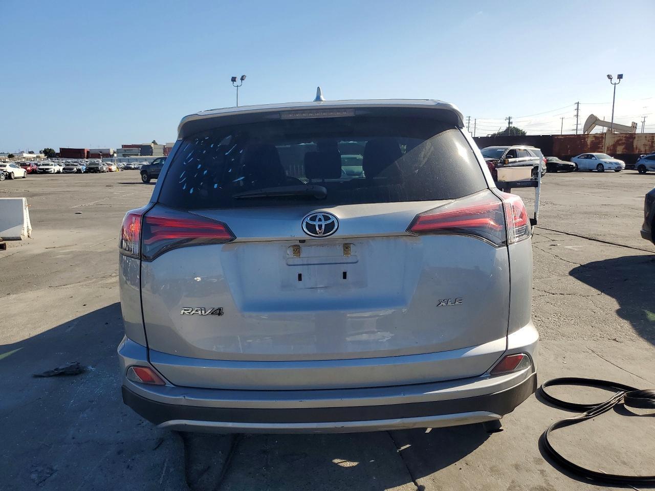 2018 TOYOTA RAV4 XLE — Фото 6 из 12