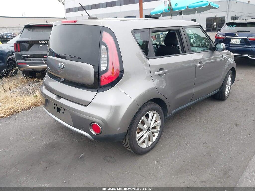 KNDJP3A55J7527715 2018 KIA SOUL photo no. 4