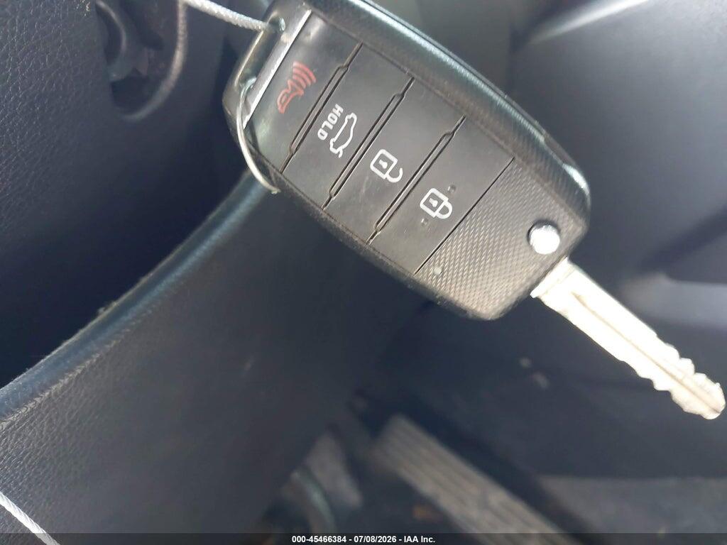 3KPFK4A70HE105955 2017 KIA FORTE photo no. 11