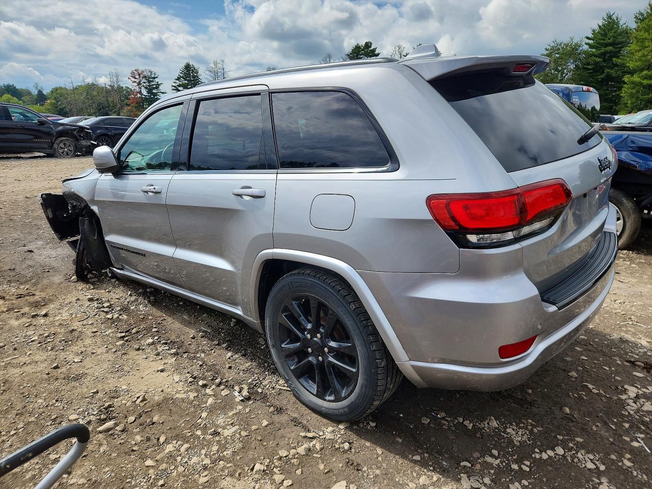 2017 JEEP GRAND CHEROKEE LAREDO — Фото 2 из 13