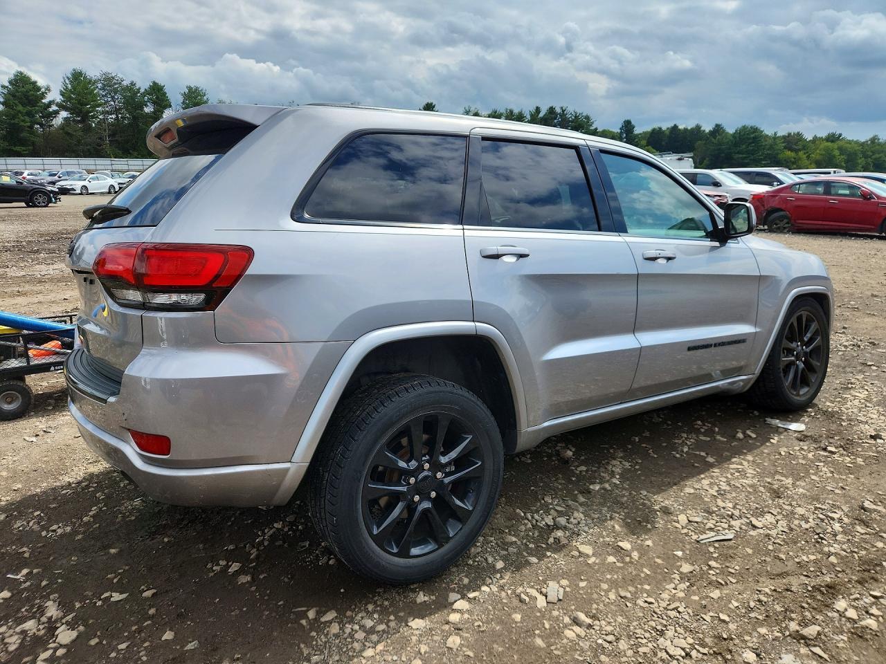 2017 JEEP GRAND CHEROKEE LAREDO — Фото 3 из 13