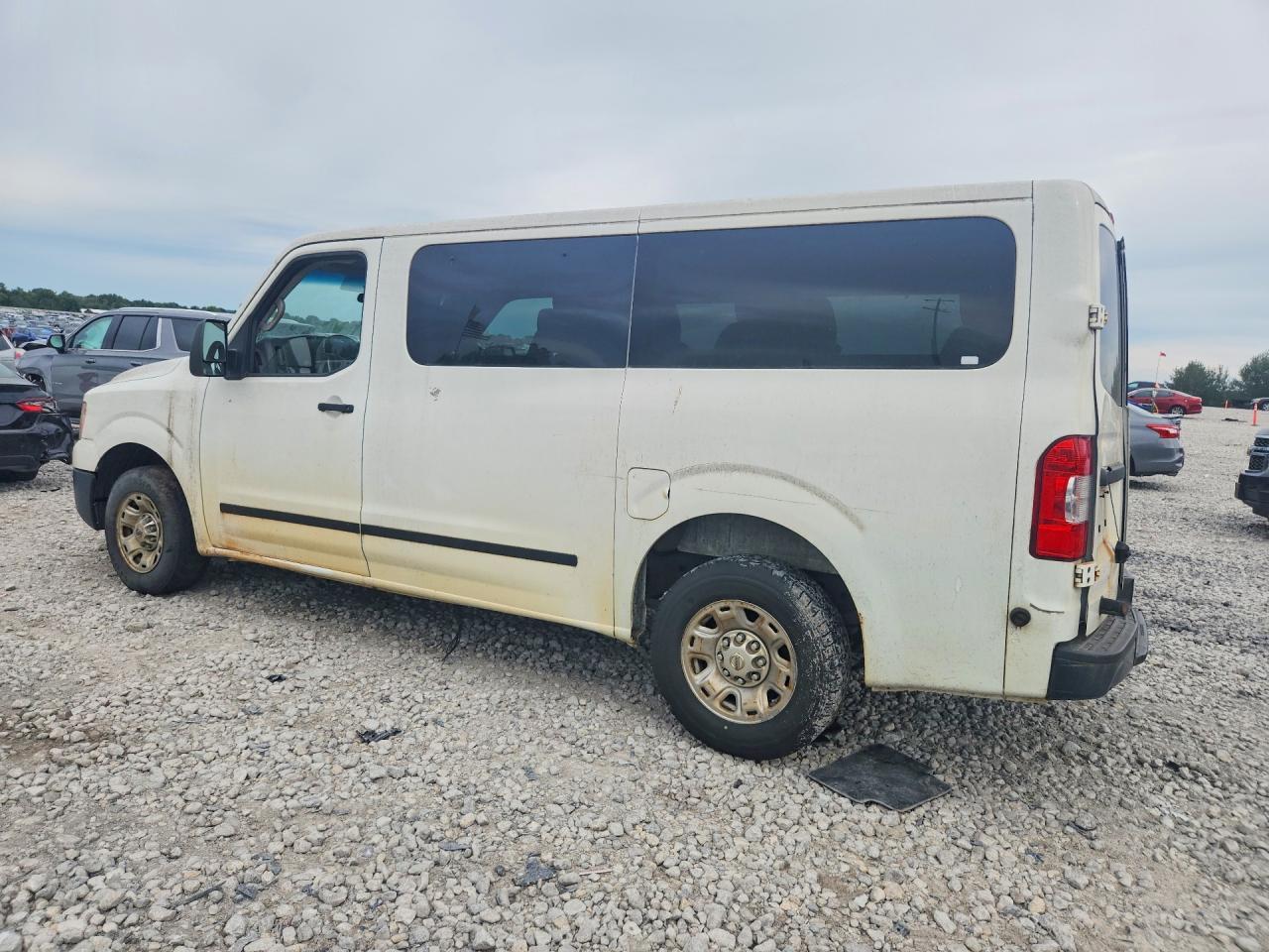 2013 NISSAN NV 3500 HD S — Фото 2 из 13