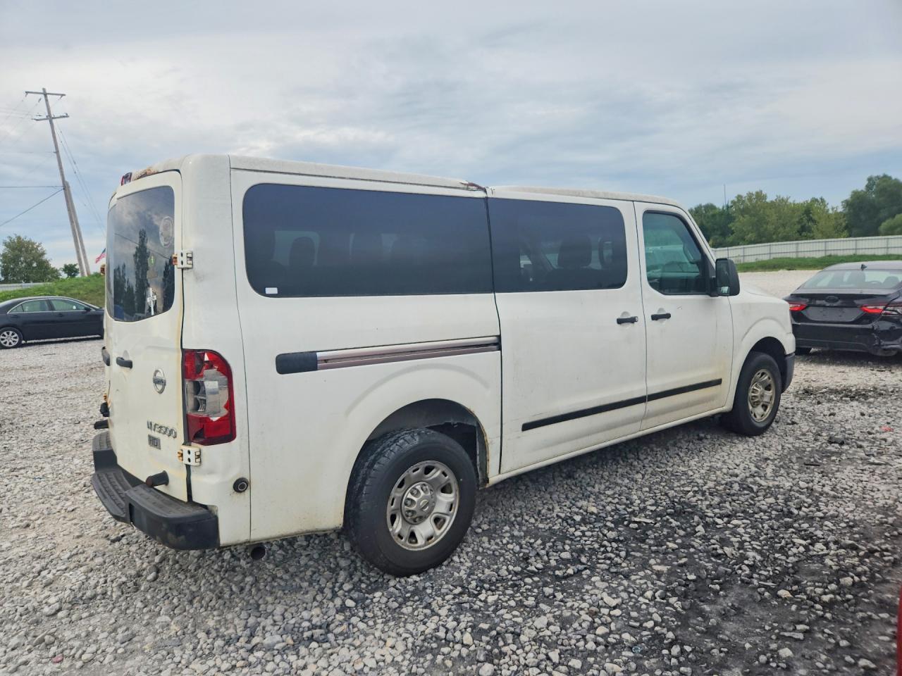 2013 NISSAN NV 3500 HD S — Фото 3 из 13
