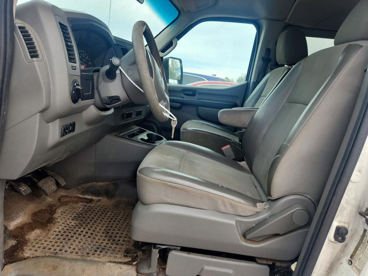 2013 NISSAN NV 3500 HD S — Фото 7 из 13