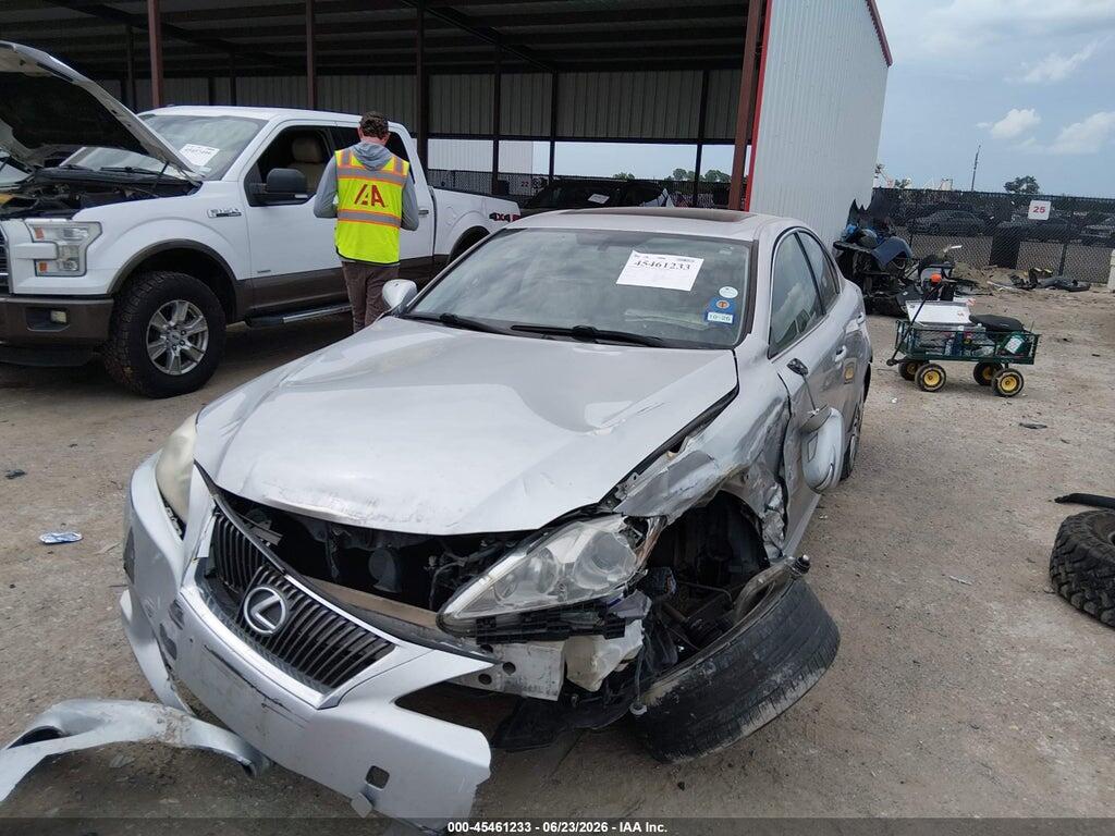 JTHCF5C24A5036671 2010 LEXUS IS 250 photo no. 2