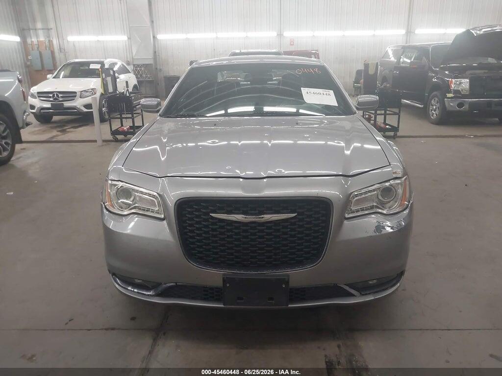 2C3CCAGG2JH226524 2018 CHRYSLER 300 photo no. 12