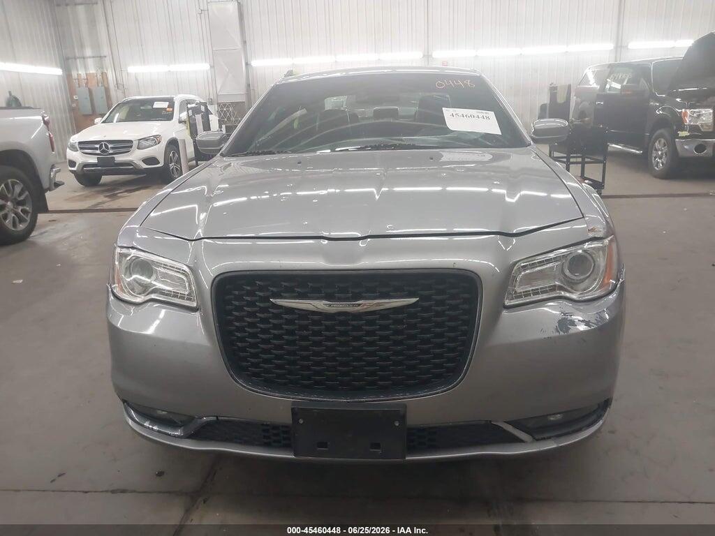 2C3CCAGG2JH226524 2018 CHRYSLER 300 photo no. 6