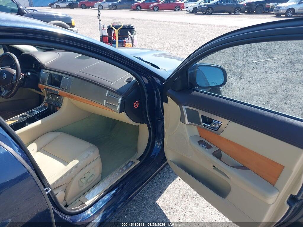 2010 JAGUAR XF — Фото 5 из 11