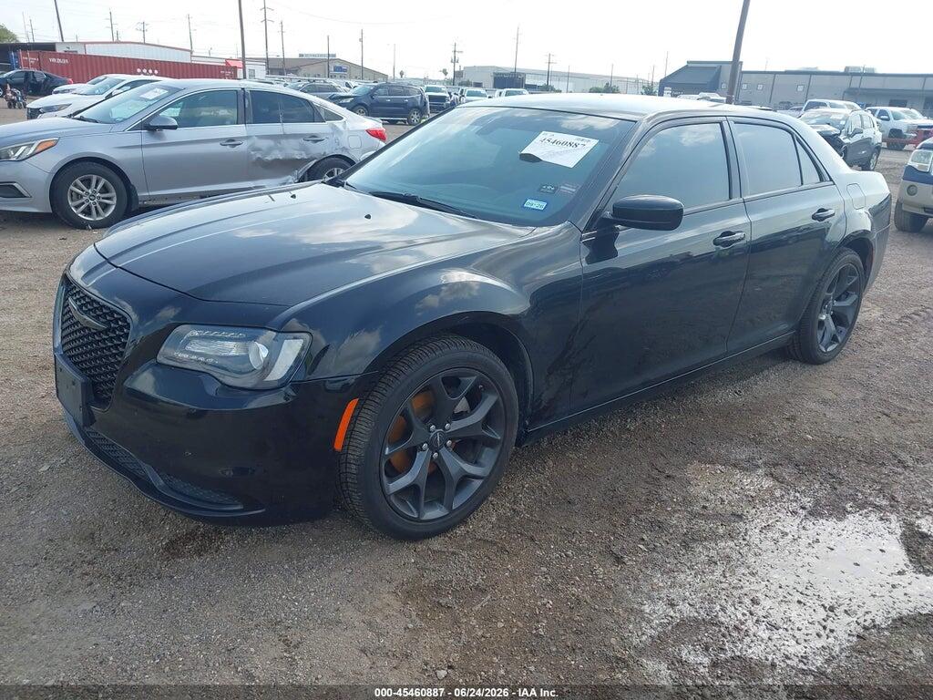 2C3CCAAG8PH613905 2023 CHRYSLER 300 photo no. 2