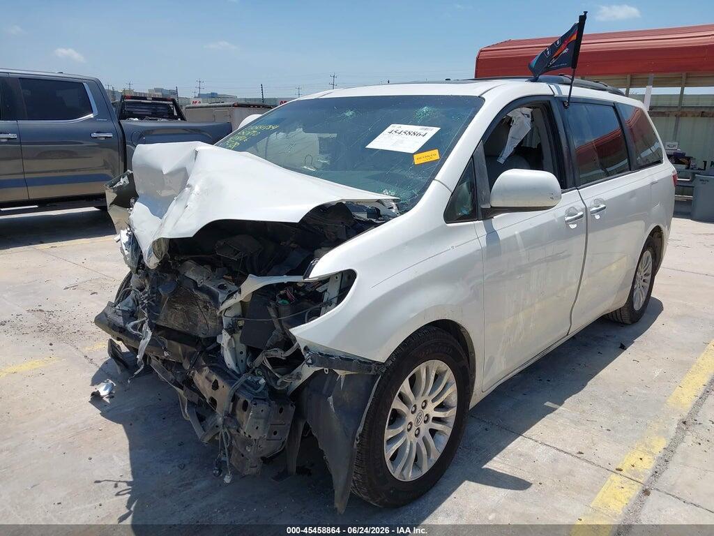 5TDYK3DC1FS650190 2015 TOYOTA SIENNA photo no. 2