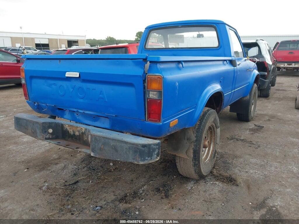 JT4RN38D7C0029971 1982 TOYOTA PICKUP photo no. 4