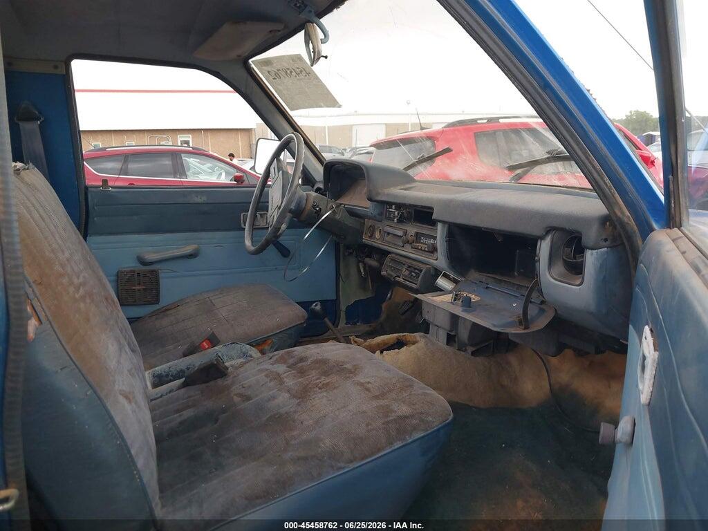 JT4RN38D7C0029971 1982 TOYOTA PICKUP photo no. 5