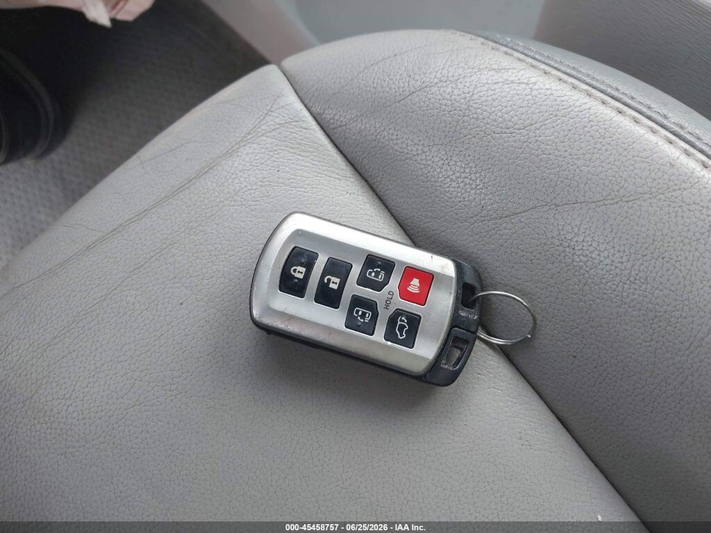 5TDYK3DC9CS241060 2012 TOYOTA SIENNA photo no. 11