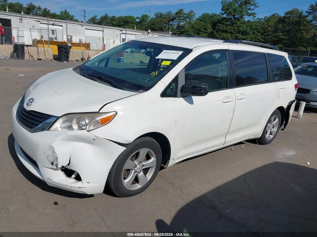 5TDKK3DC6BS042679 2011 TOYOTA SIENNA photo no. 2