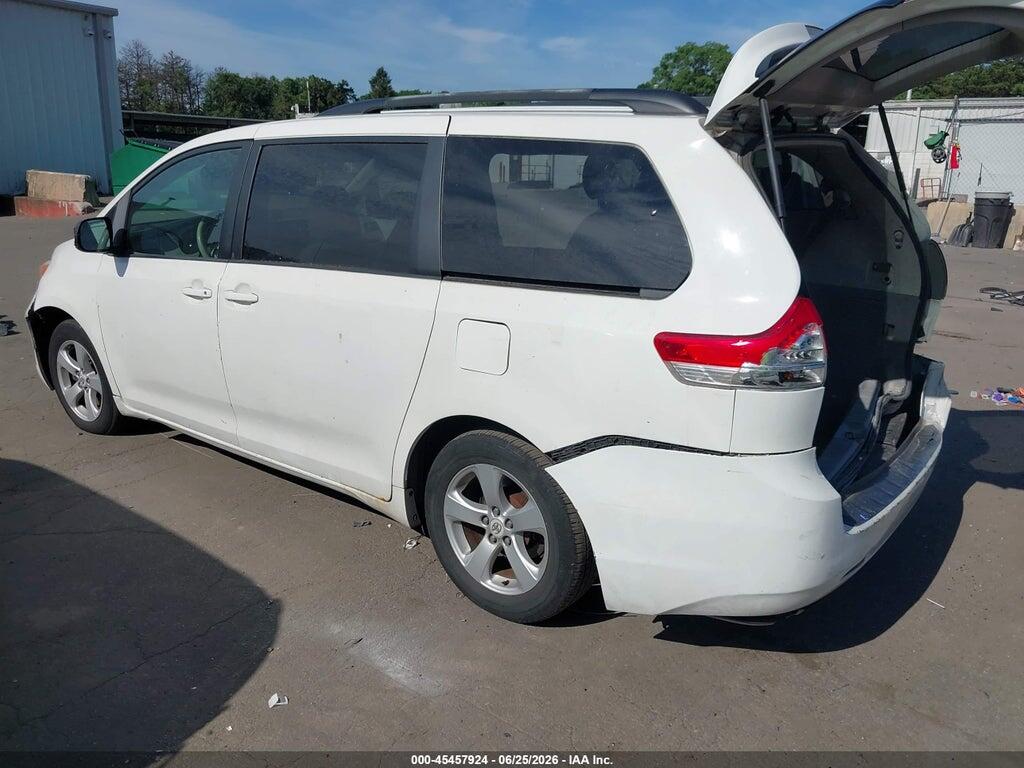5TDKK3DC6BS042679 2011 TOYOTA SIENNA photo no. 3