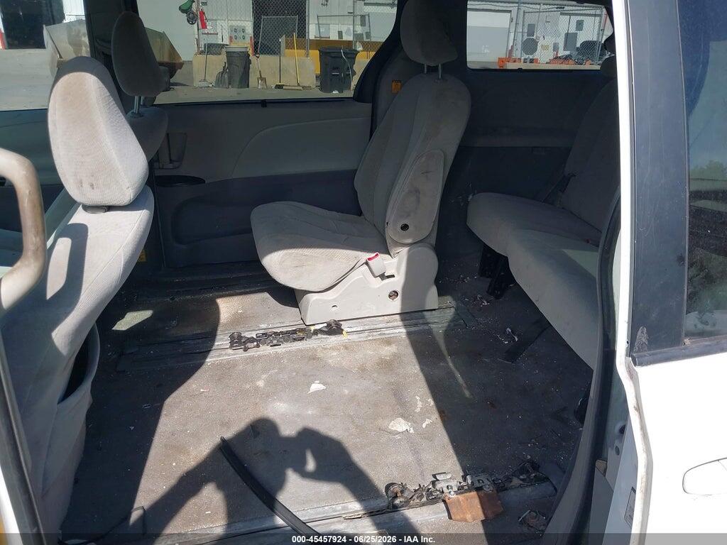 5TDKK3DC6BS042679 2011 TOYOTA SIENNA photo no. 8