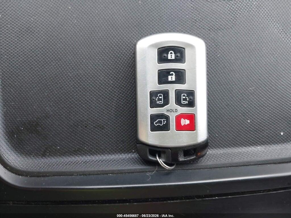 5TDYK3DC8FS643768 2015 TOYOTA SIENNA photo no. 11
