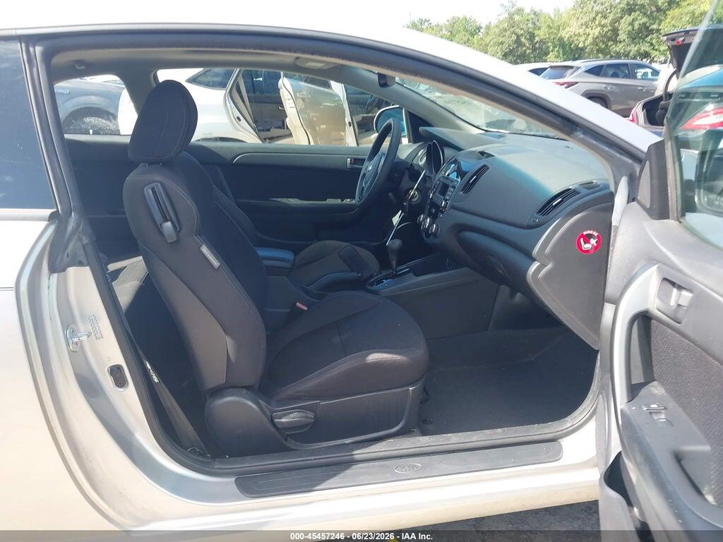 KNAFU6A27A5276467 2010 KIA FORTE KOUP photo no. 5