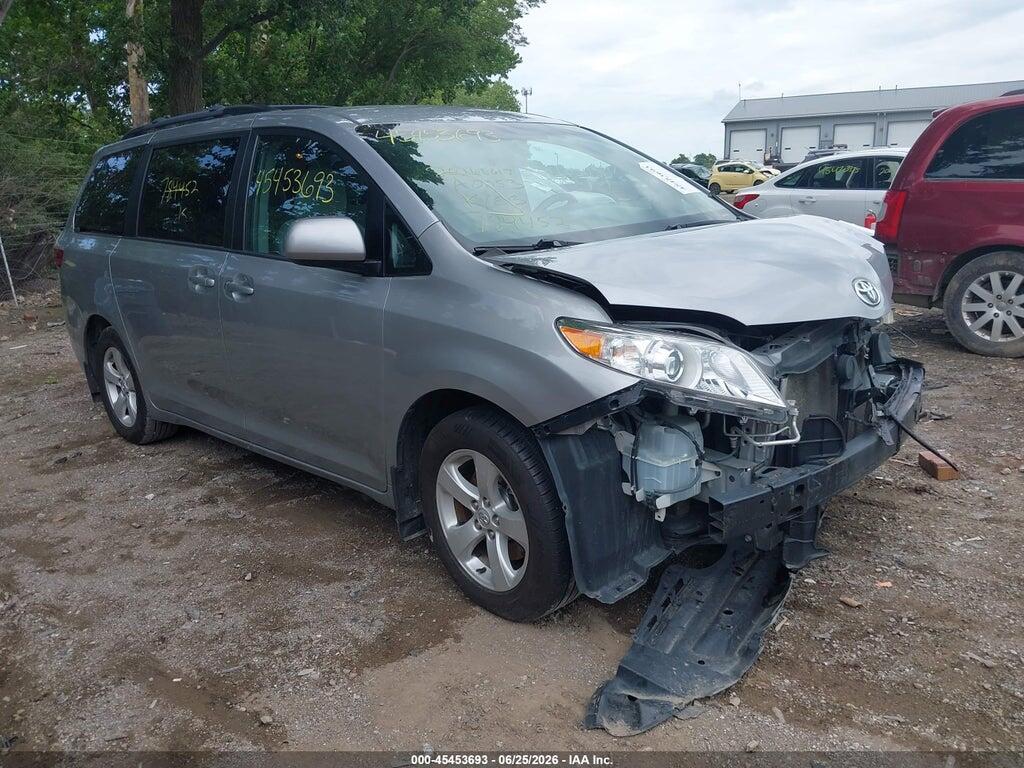 5TDKZ3DC0HS784452 2017 TOYOTA SIENNA photo no. 1