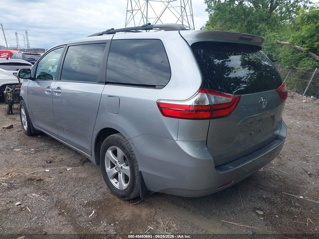 5TDKZ3DC0HS784452 2017 TOYOTA SIENNA photo no. 3
