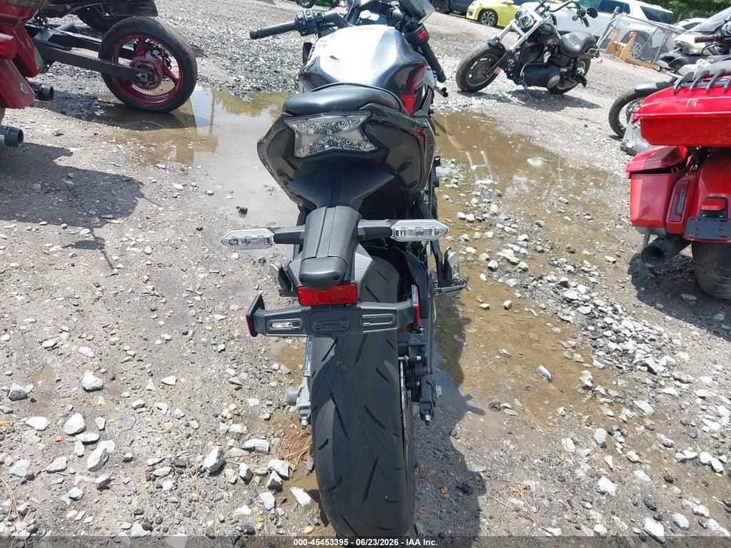 ML5EXER19TDAG8135 2026 KAWASAKI EX650 photo no. 6