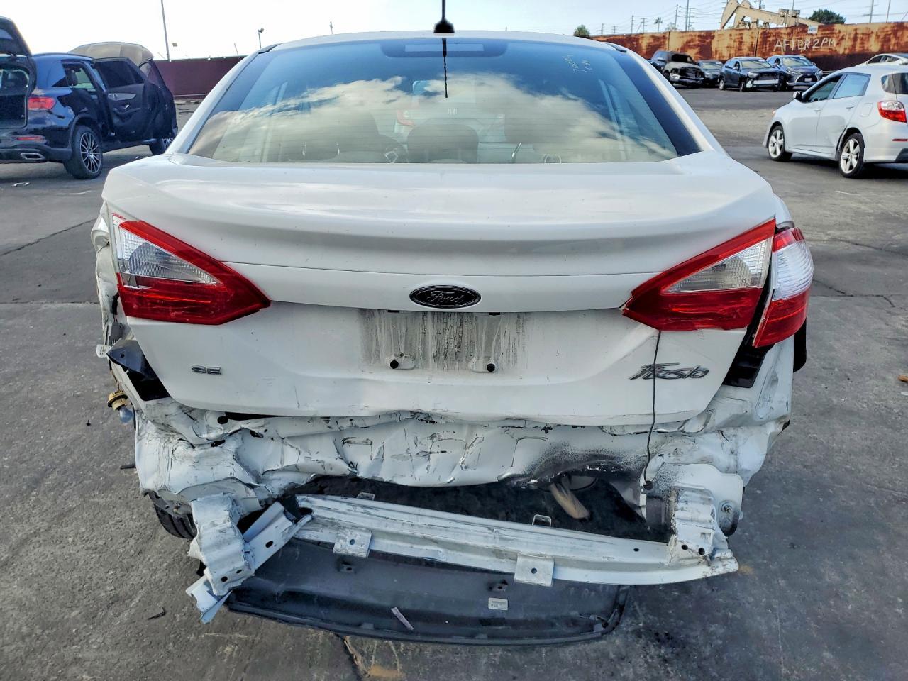 2016 FORD FIESTA SE — Фото 6 из 12