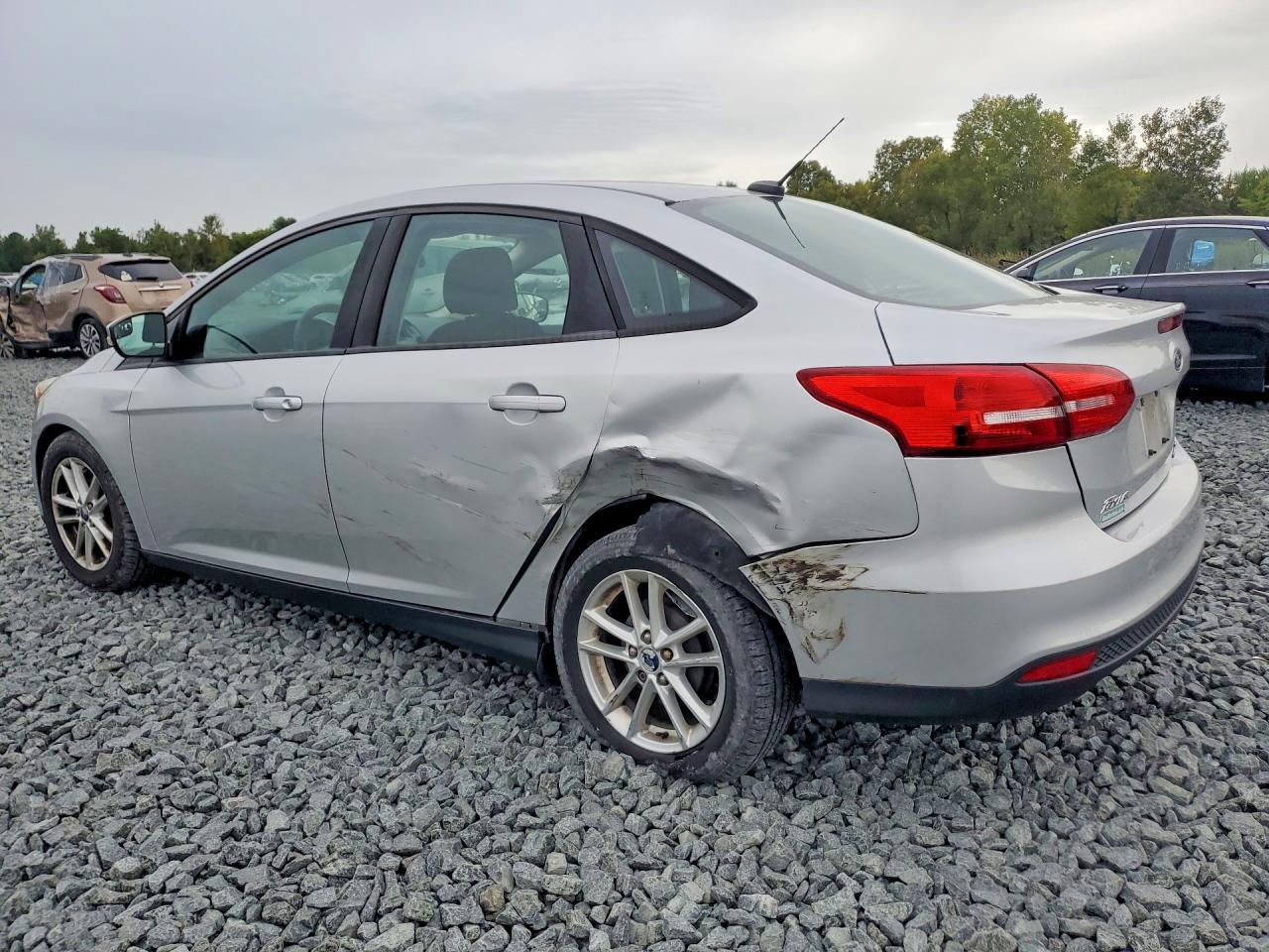 2016 FORD FOCUS SE — Фото 2 из 12