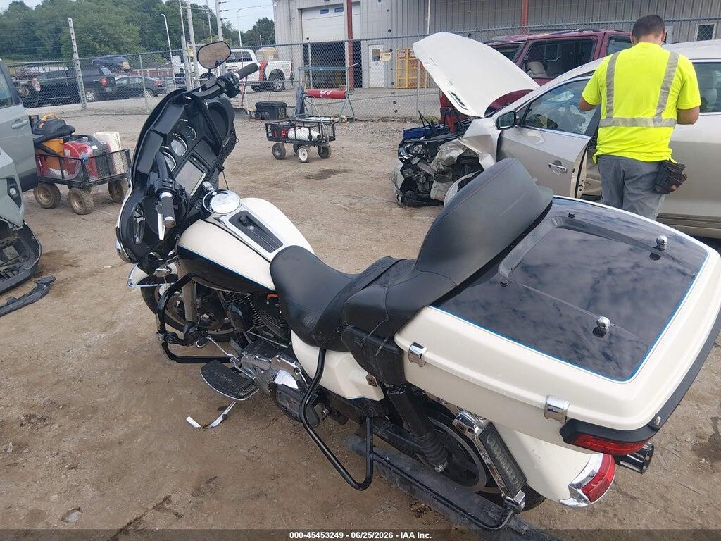 1HD1FCM15EB664280 2014 HARLEY-DAVIDSON FLHTCU photo no. 3
