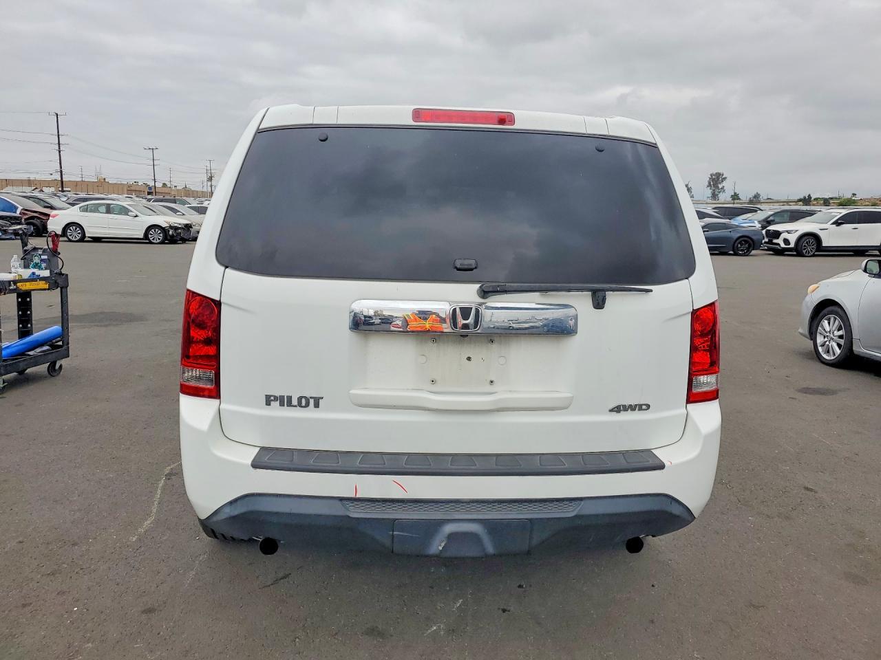 2014 HONDA PILOT LX — Фото 6 из 14