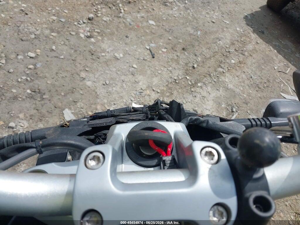 WB1049008DZX97668 2013 BMW R1200 photo no. 7