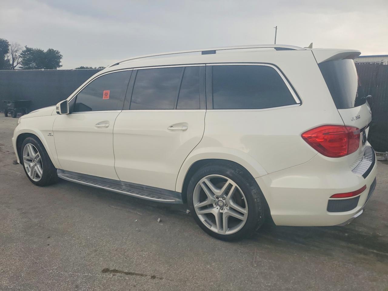 2014 MERCEDES-BENZ GL 550 4MATIC — Фото 2 из 13