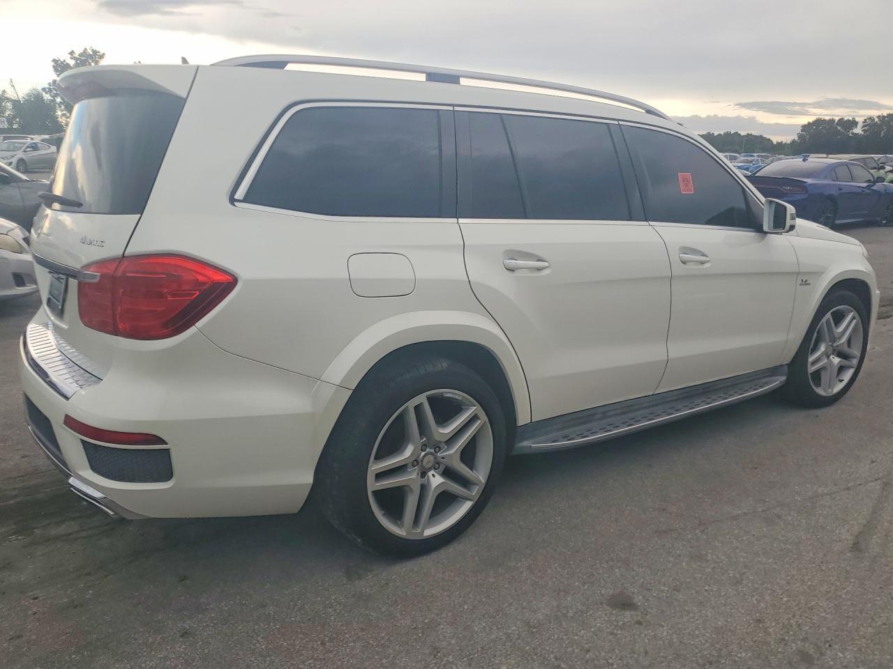 2014 MERCEDES-BENZ GL 550 4MATIC — Фото 3 из 13