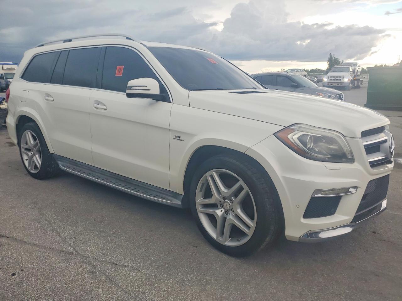 2014 MERCEDES-BENZ GL 550 4MATIC — Фото 4 из 13