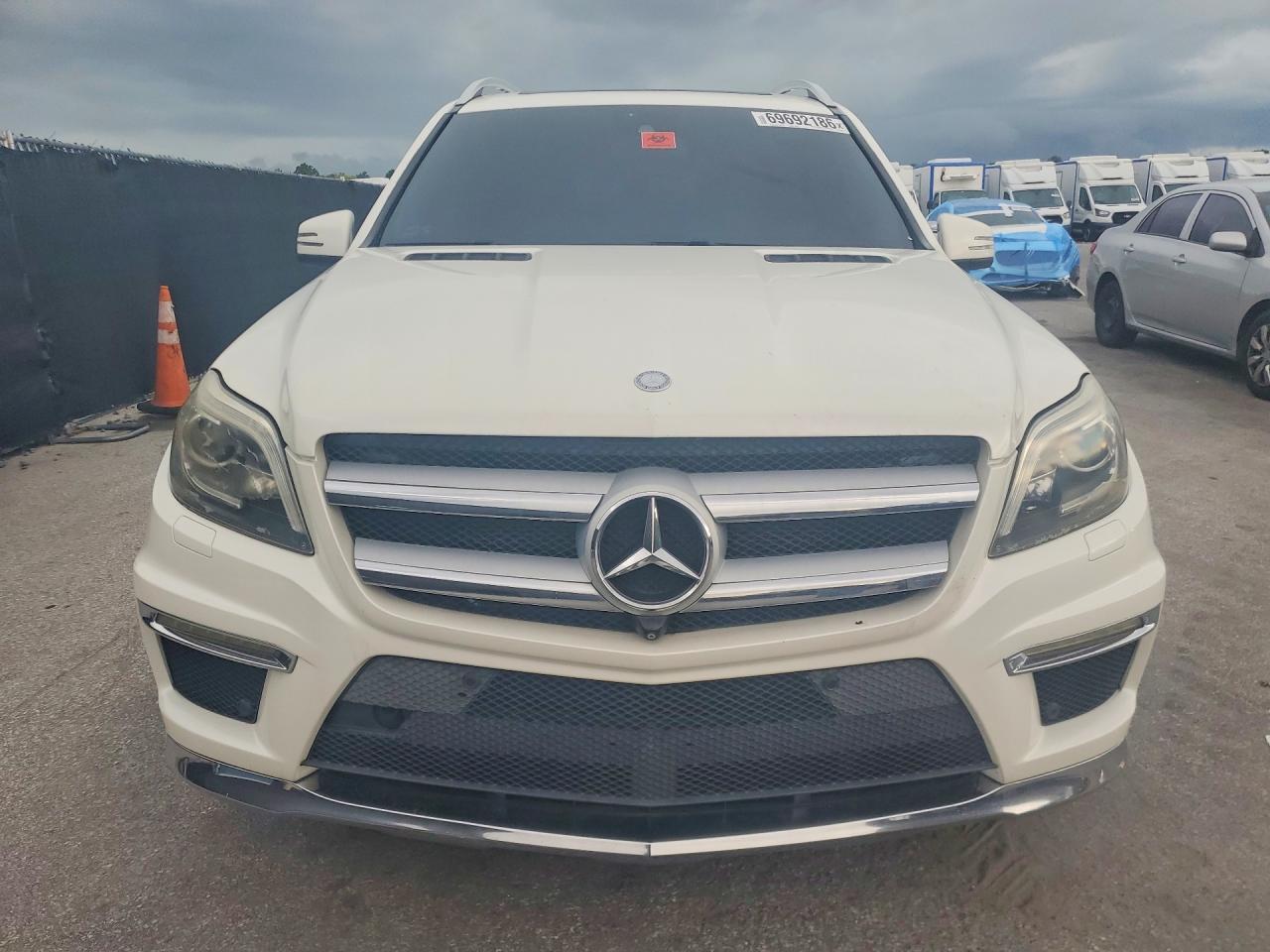 2014 MERCEDES-BENZ GL 550 4MATIC — Фото 5 из 13
